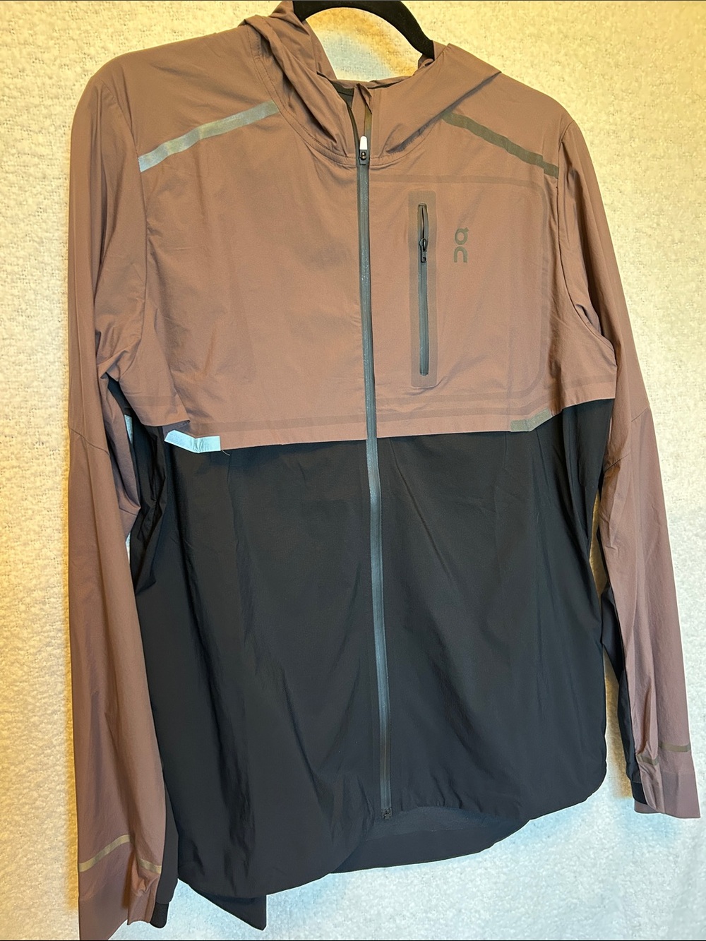 On Run On Clouds Weather Jacket Color Block Jacket in Brown & Black XL Like New